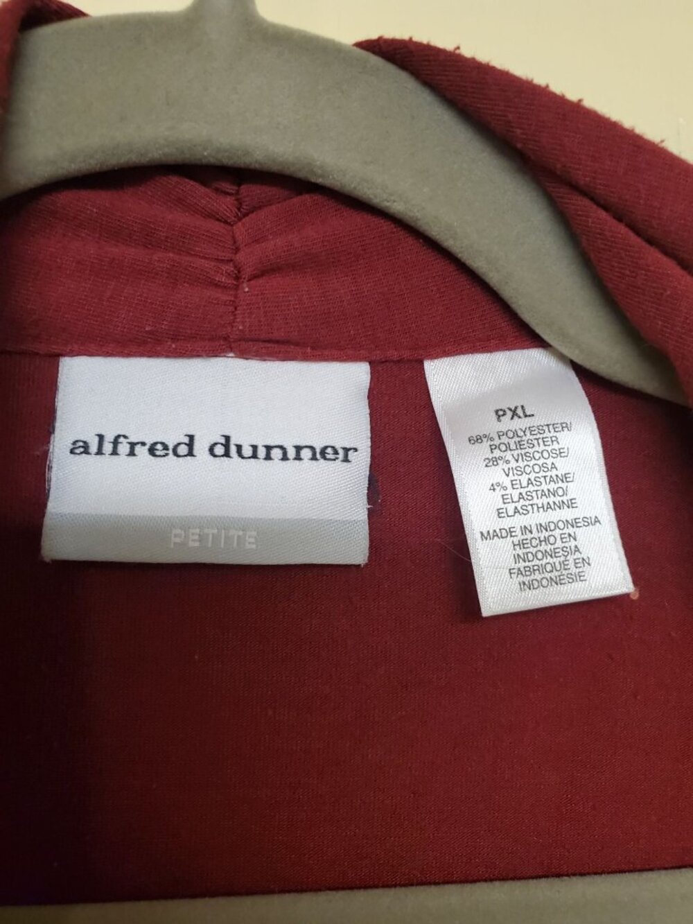 Alfred Dunner Petites Burgundy Gold Stud Faux Layered 2-fer 3/4 Sleeve Top PXL - Picture 2 of 3